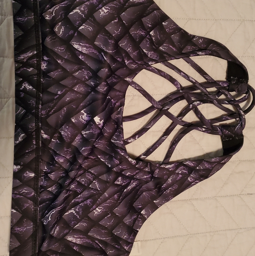 LG CVG dragon scale sport bra
